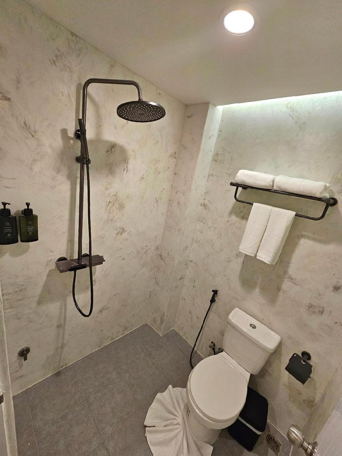 Arawana Express Sukhumvit 22 Aparthotel Bangkok Exteriör bild