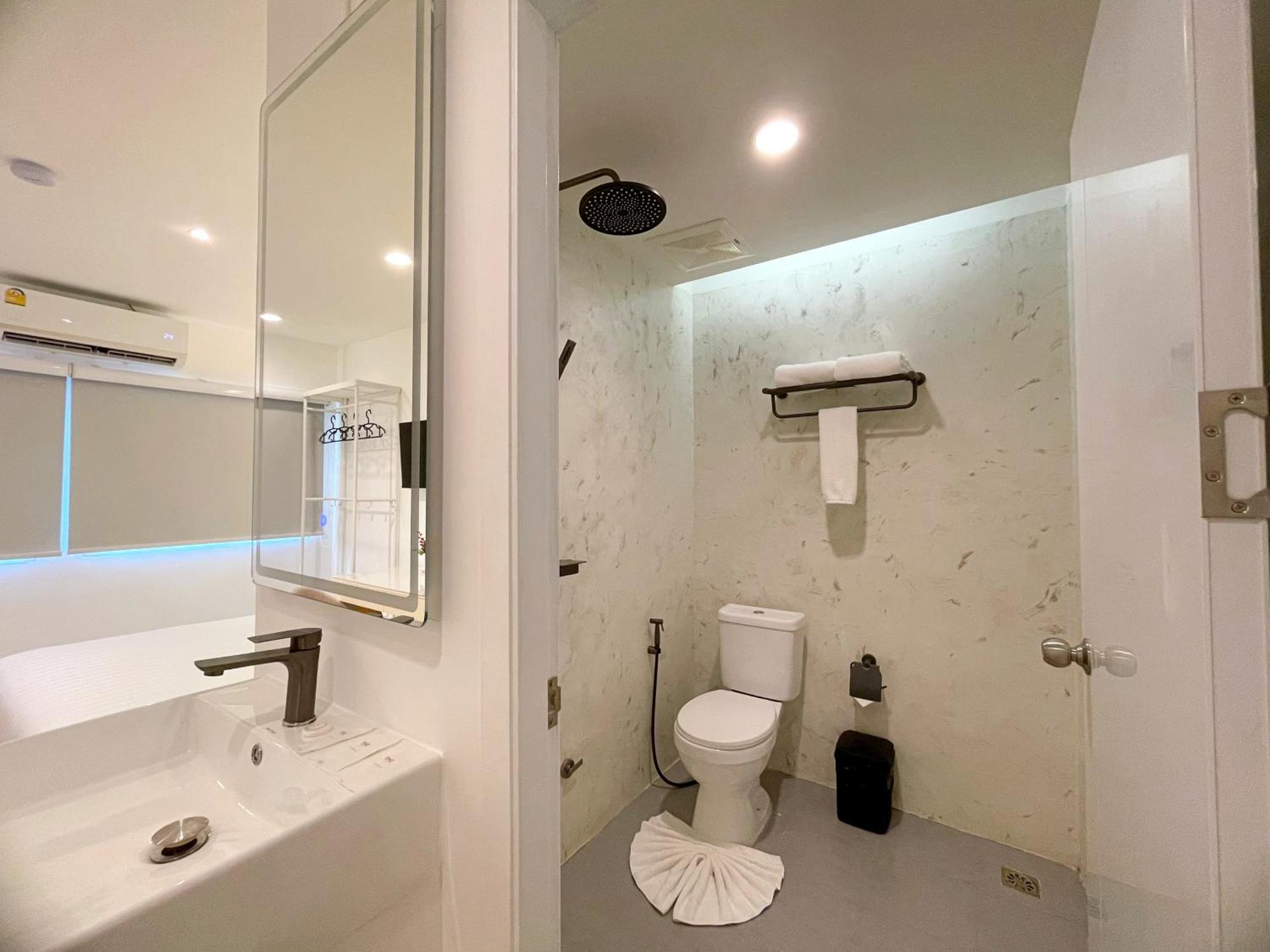 Arawana Express Sukhumvit 22 Aparthotel Bangkok Exteriör bild